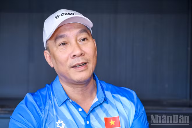 Huấn luyện viên trưởng Nguyễn Tuấn Kiệt của đội tuyển bóng chuyền nữ Việt Nam. (Ảnh: THÀNH ĐẠT)