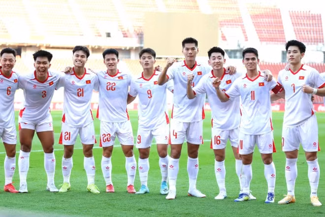 Sự cố âm thanh đã xảy ra khi hai đội U22 Việt Nam và U22 Lào thực hiện nghi thức hát quốc ca. (Ảnh: VFF)