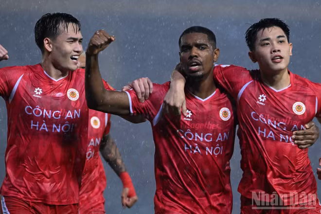 Công an Hà Nội vô địch V-League sớm 3 vòng đấu. (Ảnh: TRẦN HẢI)
