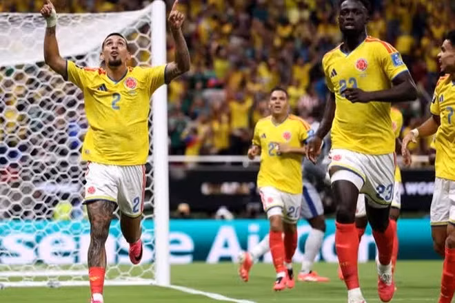 Munoz ăn mừng bàn thắng duy nhất của Colombia. (Ảnh: FIFA)