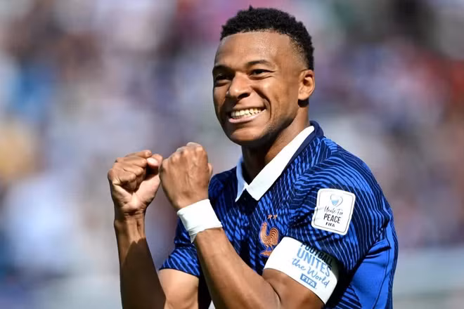 Với cú đúp vào lưới Senegal, Kylian Mbappe chính thức trở thành chân sút ghi nhiều bàn thắng nhất cho tuyển Pháp. (Ảnh: FIFA)