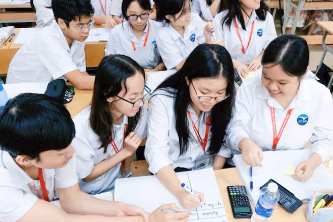 Học sinh Trường trung học phổ thông chuyên Ngoại ngữ trong giờ học (Ảnh: Trường chuyên Ngoại ngữ)