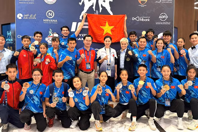 Các thành viên đội tuyển Muay Việt Nam cùng những tấm huy chương quý giá. (Ảnh: Đội tuyển Muay Việt Nam)