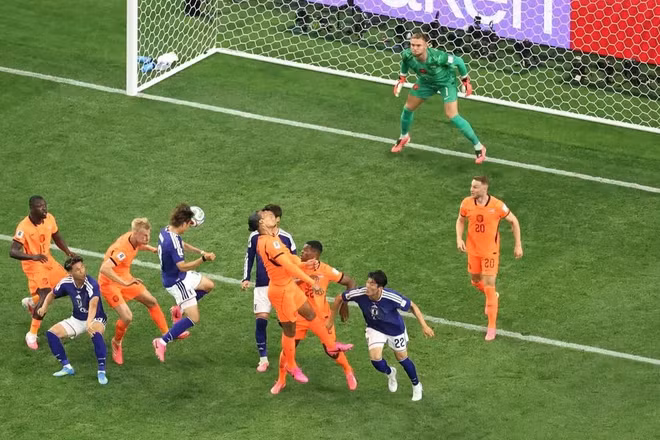 Bàn thắng bằng tình huống đánh đầu của Koki Ogawa giúp Nhật Bản hòa 2-2 Hà Lan. (Ảnh: FIFA)