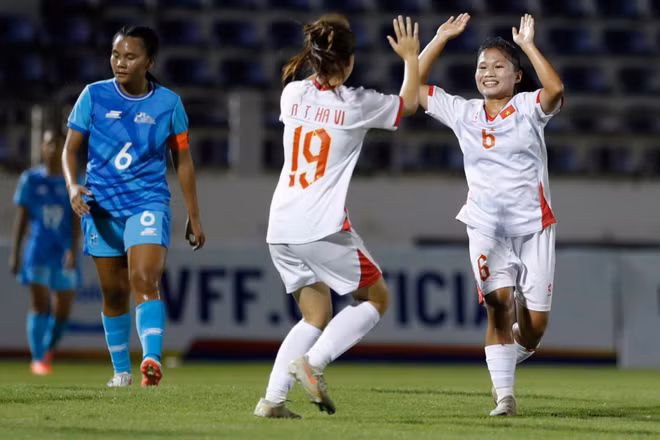 U17 nữ Việt Nam ghi bàn liên tiếp vào lưới U17 nữ Quần đảo Bắc Mariana. (Ảnh: VFF)