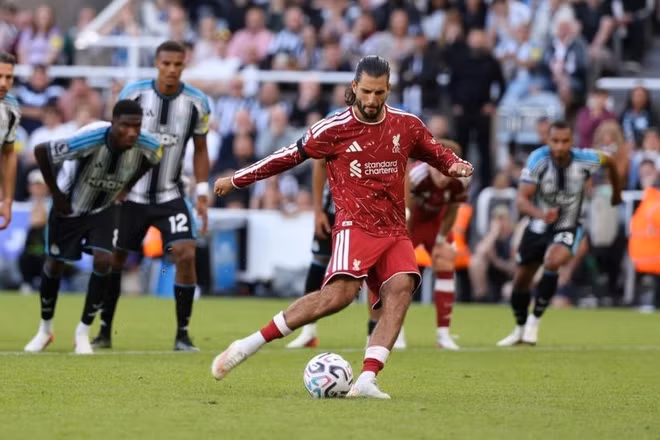 Dominik Szoboszlai mang về bàn thắng quý giá ở phút bù giờ, giúp Liverpool chia điểm với Newcastle. (Ảnh: Liverpool FC)