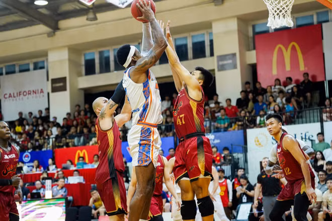 Hanoi Buffaloes toàn thắng hai trận bán kết trước Saigon Heat. (Ảnh: VBA)