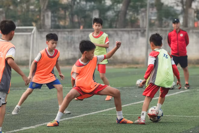 Các cầu thủ nhí nỗ lực hết mình trong đợt tuyển sinh.