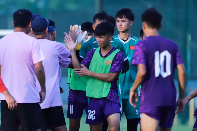 Các cầu thủ U19 Việt Nam trong buổi tập gần đây. (Ảnh: VFF)