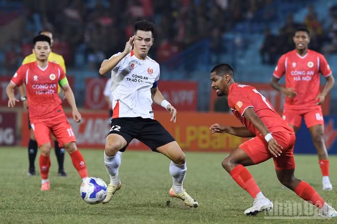 Tiền đạo Tiến Linh không thể giúp Công an Thành phố Hồ Chí Minh giành chiến thắng. (Ảnh: TRẦN HẢI)