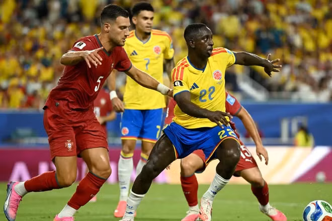 Colombia và Bồ Đào Nha dắt tay vào vòng 32 đội. (Ảnh: FIFA)