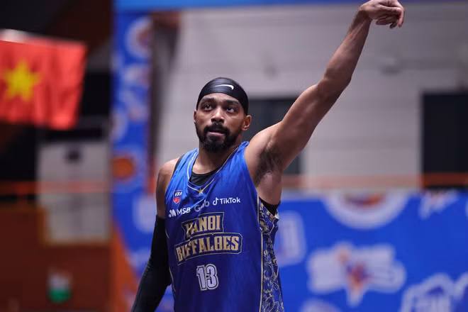 Ariyon Williams chỉ huy các đợt lên công và giúp Hanoi Buffaloes chiếm thế thượng phong. (Ảnh: VBA)