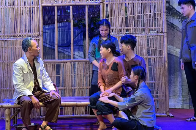 "Bác Hồ-Một tình yêu bao la" mang đến những câu chuyện đời thường, giản dị về Bác. (Ảnh: THƯƠNG NGUYỄN)