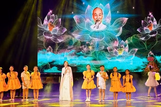 Chương trình nghệ thuật “Giai điệu Tổ quốc” chào mừng Ngày Âm nhạc Việt Nam.