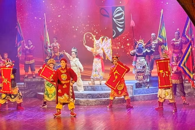 Tiết mục nghệ thuật chào mừng liên hoan.