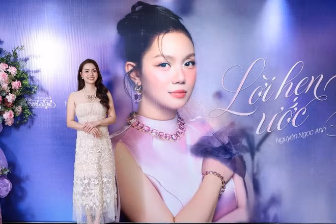Ca sĩ Nguyễn Ngọc Anh ra mắt album “Lời hẹn ước”. (Ảnh: MẠNH NGUYỄN)