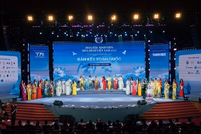 Đêm bán kết Hoa hậu Sinh viên Hòa bình Việt Nam 2025 quy tụ 44 thí sinh tranh tài. (Ảnh: BAN TỔ CHỨC)