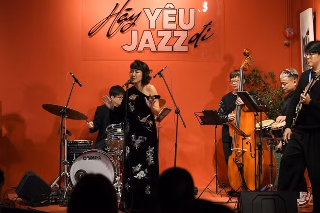 Với “Hãy yêu jazz đi”, ê-kíp thực hiện dự án mong muốn âm nhạc của Trịnh Công Sơn có thể lan tỏa qua Jazz và “sống” trong nhiều ngôn ngữ. (Ảnh: BTC)