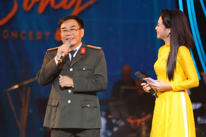 Đại tá Đào Tiến được biết tới là một nghệ sĩ-chiến sĩ đa tài. (Ảnh: Ban tổ chức)