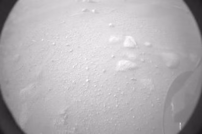 Hình ảnh bề mặt sao Hỏa do tàu thám hiểm Perseverance của NASA chụp lại. (Ảnh: THX/TTXVN)