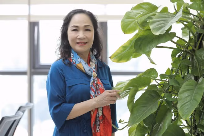 Nghệ sĩ Nhân dân Trịnh Thúy Mùi - người luôn đắm đuối với sân khấu Việt Nam. (Ảnh: BIN LEO)