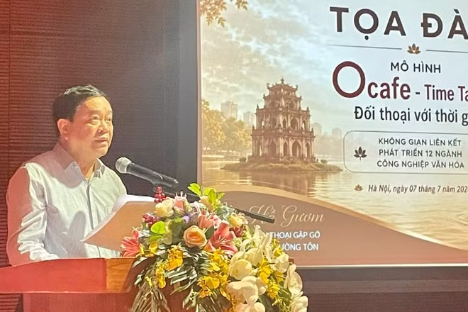 Giáo sư, Tiến sĩ Trần Thọ Đạt phát biểu khai mạc. 