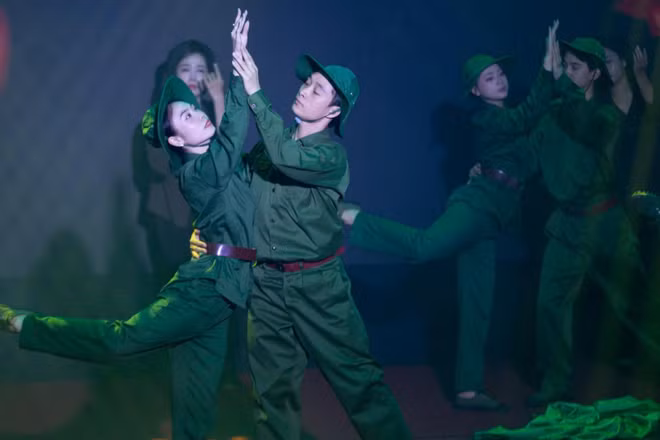 Tiết mục nghệ thuật biểu diễn tại lễ phát động. (Ảnh: MINH NGỌC)