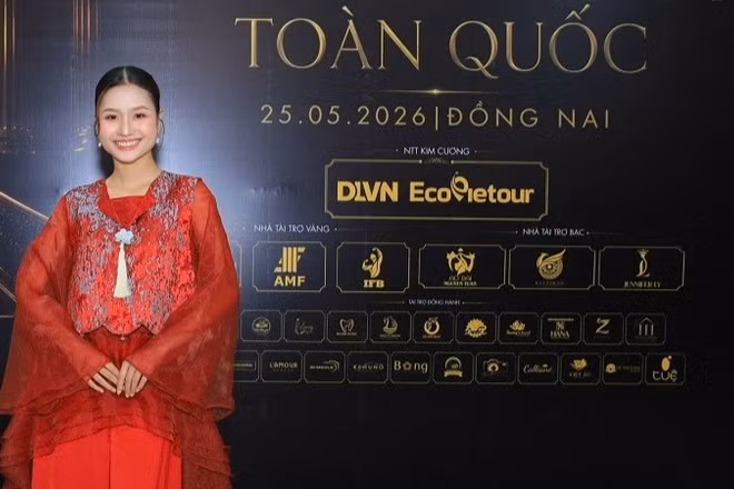 Thanh Hà gây chú ý với thiết kế mang tone đỏ nổi bật. (Ảnh: nhân vật cung cấp)