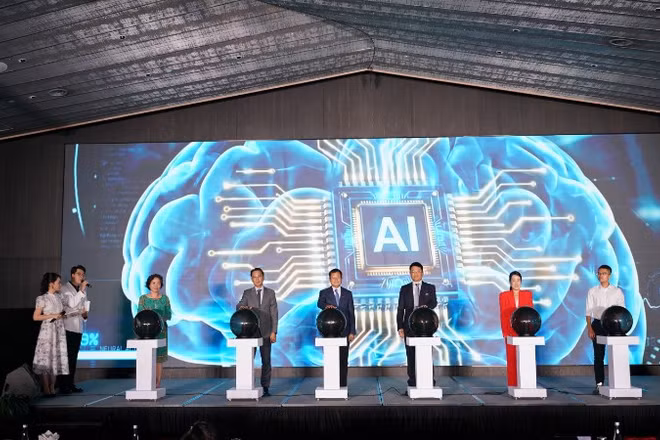 Các đại biểu thực hiện nghi thức phát động Cuộc thi "AI Thực chiến” 2026. (Ảnh: VTV)