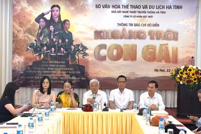 Thông tin báo chí về vở diễn.
