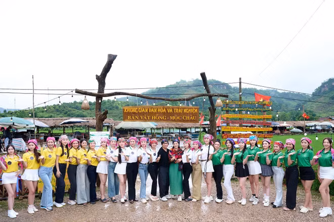 Vòng truyền hình thực tế mang đến cơ hội để các thí sinh khám phá cảnh sắc, văn hóa và kể những câu chuyện về Mộc Châu trên môi trường số. (Ảnh: TỐNG QUỐC BẰNG)