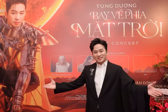 Live concert “Bay về phía mặt trời” được đầu tư công phu về cả quy mô sân khấu và ngôn ngữ trình diễn. (Ảnh: MẠNH NGUYỄN)