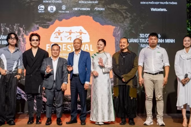 Ban tổ chức và một số nghệ sĩ tại buổi công bố Forestival 2026. (Ảnh: Ban tổ chức cung cấp)