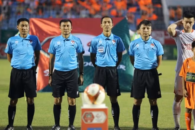 Các trọng tài Việt Nam tác nghiệp tại giải đấu V-League. (Ảnh: VPF)