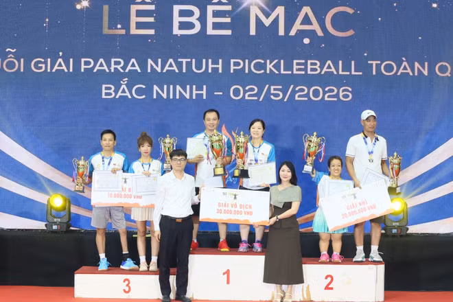 Cặp vận động viên khuyết tật Hoàng Văn Được và Khúc Phương Thảo giành giải Nhất Para Natuh Pickleball Bắc Ninh 2026. (Ảnh: TRẦN HUẤN)