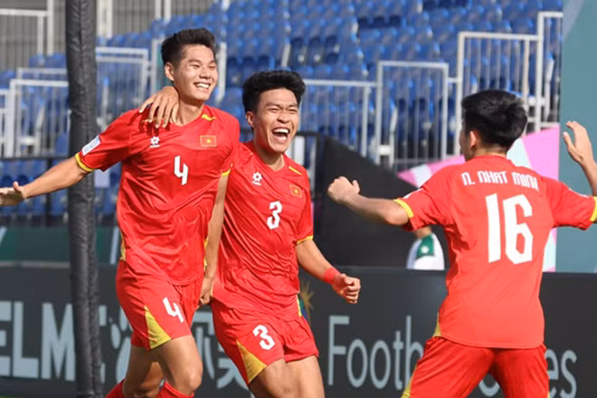 Trung vệ Nguyễn Hiểu Minh (số 4) là một trong những trụ cột hàng đầu của hàng phòng ngự U23 Việt Nam. (Ảnh: VFF)