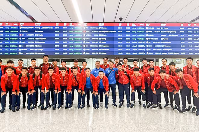 Ban huấn luyện cùng các tuyển thủ U23 Việt Nam có mặt tại Tây An. (Ảnh: VFF)