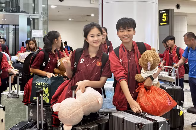 Các cầu thủ có mặt tại sân bay Nội Bài (Hà Nội). (Ảnh: VFF)
