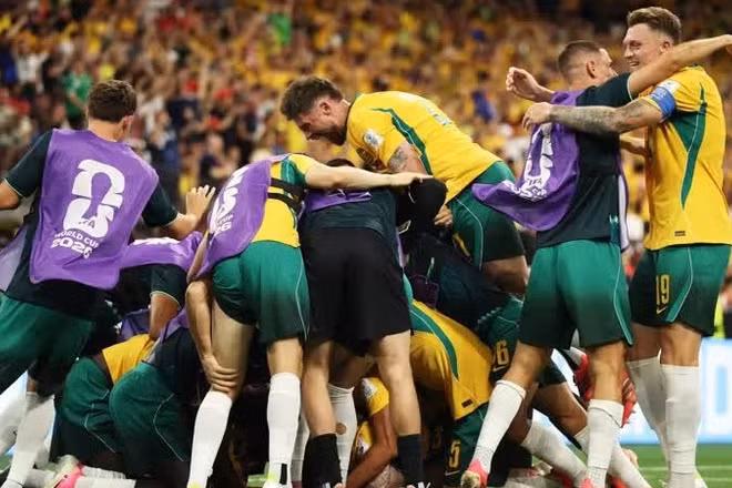 Niềm vui của các tuyển thủ Australia khi chiến thắng 2-0 trước Thổ Nhĩ Kỳ. (Ảnh: FIFA)