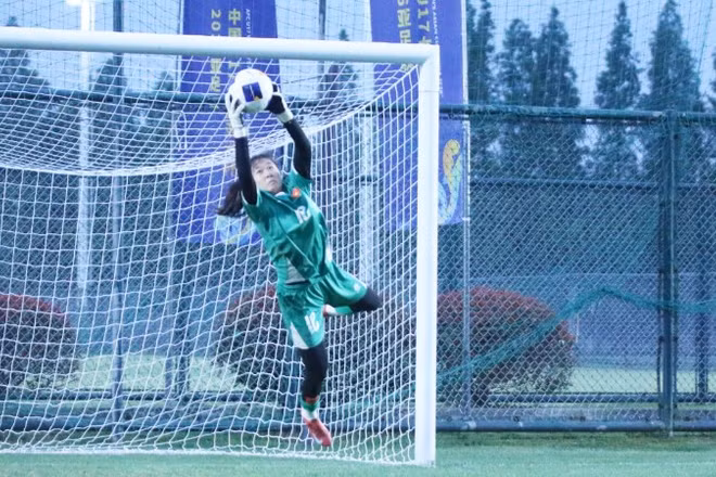 Thủ thành Trần Thị Cẩm Ly của đội tuyển U17 nữ Việt Nam. (Ảnh: VFF)