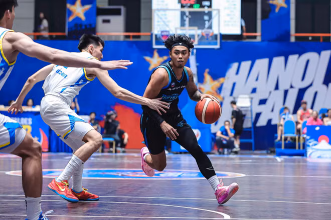 Lian Ramiro tỏa sáng giúp Hanoi Buffaloes bứt tốc về đích tại hiệp 4.