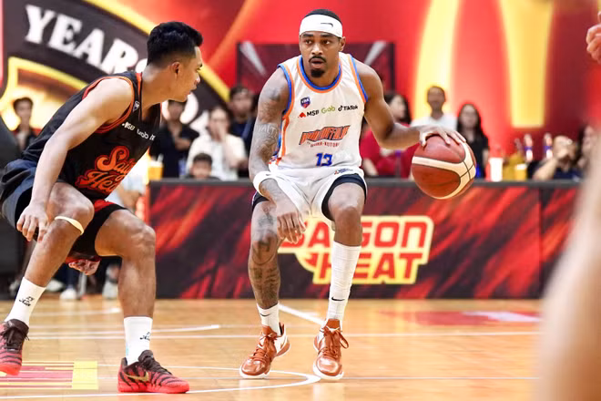 Ariyon Williams thi đấu hiệu quả giúp Hanoi Buffaloes vươn lên ở hiệp 1. 