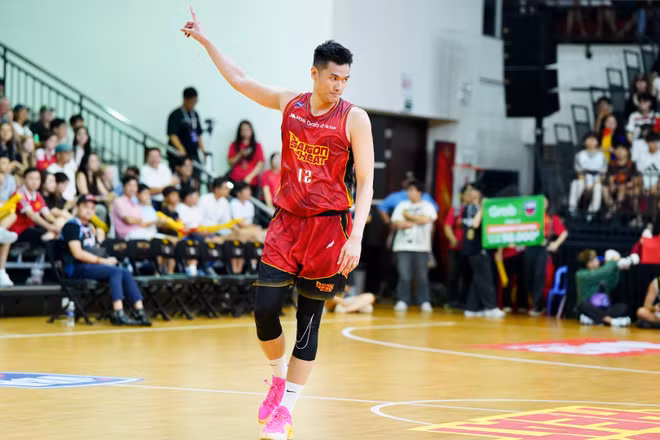 Nguyễn Huỳnh Phú Vinh lọt Top 5 cầu thủ ném 3 thành công nhiều nhất lịch sử VBA. 