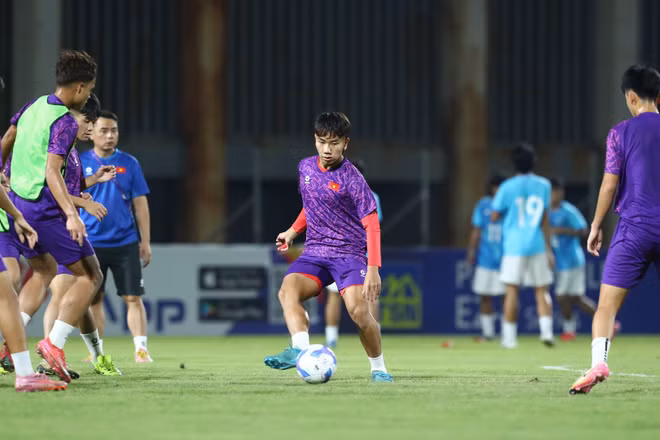 Các tuyển thủ U17 Việt Nam tập luyện hướng tới Giải vô địch U17 Đông Nam Á 2026. (Ảnh: VFF)