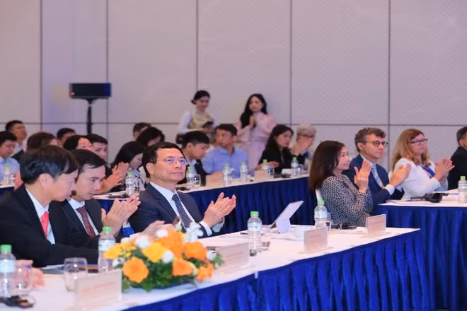 Lãnh đạo Bộ Khoa học và Công nghệ tham dự diễn đàn.