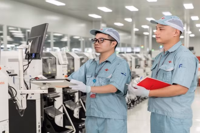 Sản xuất sản phẩm công nghệ cao tại Tổng công ty Sản xuất thiết bị Viettel.
