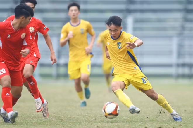 U19 Sông Lam Nghệ An (áo vàng) lên ngôi vô địch Giải bóng đá vô địch U19 Quốc gia 2025/2026. (Ảnh: VFF)