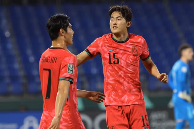 Tiền đạo Baek Ga-on (số 15) sau trận thắng 2-1 trước U23 Australia. (Ảnh: AFC)