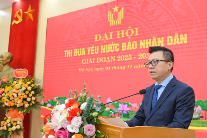 Đồng chí Lê Quốc Minh, Ủy viên Trung ương Đảng, Tổng Biên tập Báo Nhân Dân, Phó Trưởng Ban Tuyên giáo và Dân vận Trung ương, Chủ tịch Hội Nhà báo Việt Nam phát biểu tại đại hội. (Ảnh: THẾ ĐẠI)