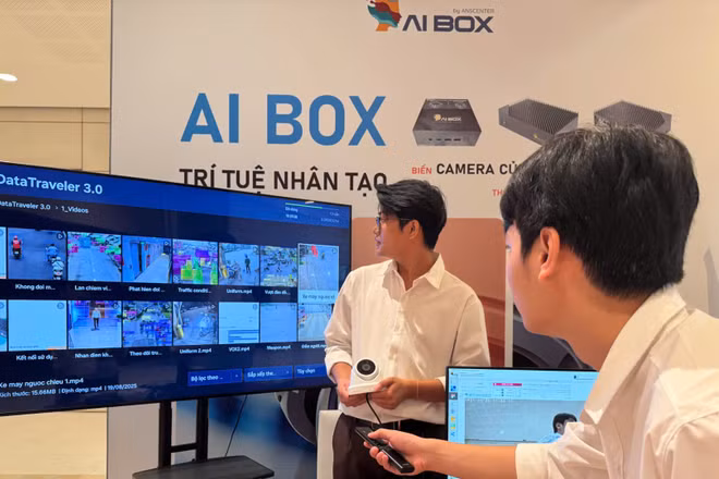 Giới thiệu sản phẩm ứng dụng AI tại Ngày hội Trí tuệ nhân tạo Việt Nam năm 2025. (Ảnh: HÀ LINH)
